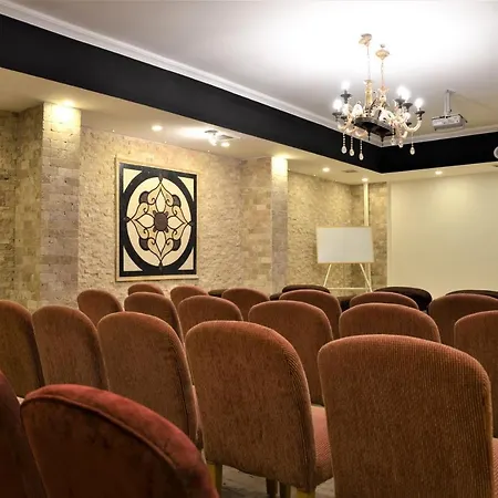 Grand Park Center Szálloda 3*