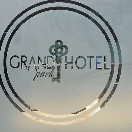 Grand Park Center 3*